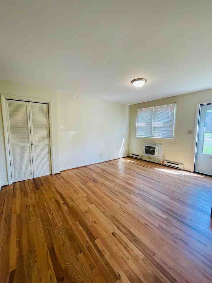 120 New York Avenue - Photo 4 of 9