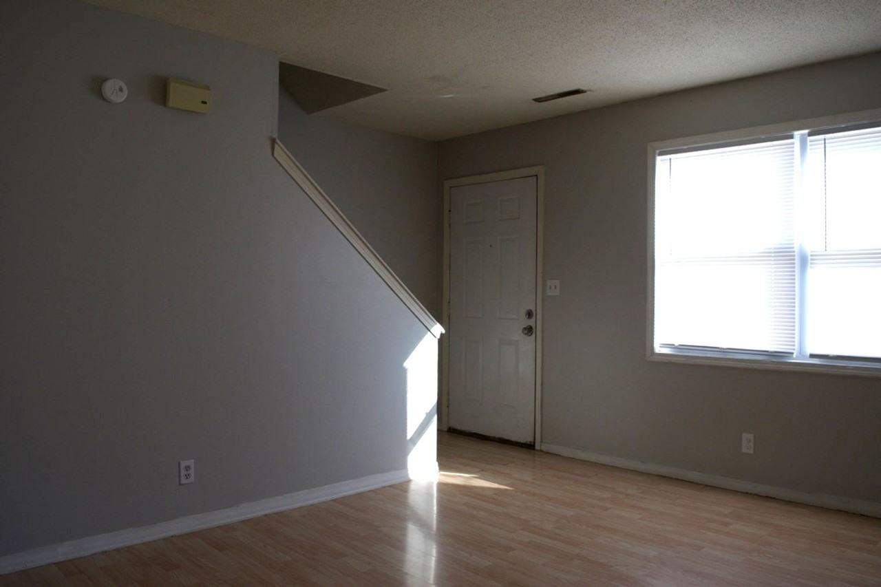 1111 Callie Dr - Photo 4 of 34