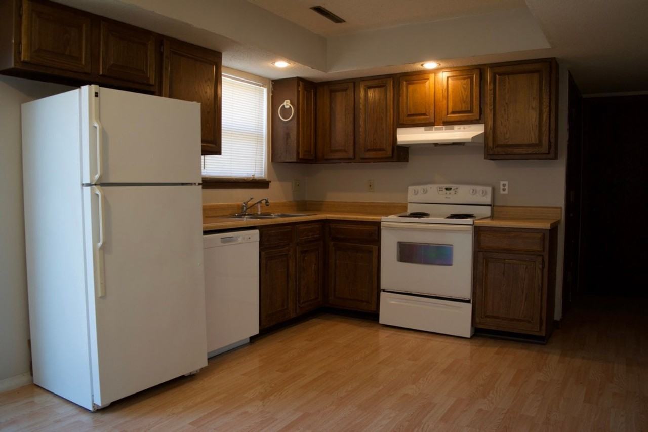 1111 Callie Dr - Photo 6 of 34