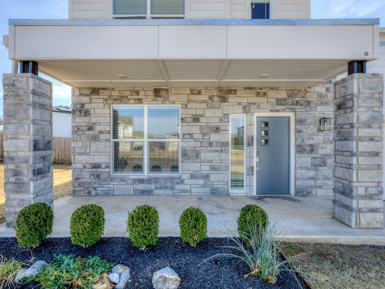 508 NW 176th Ter - Photo 3 of 33