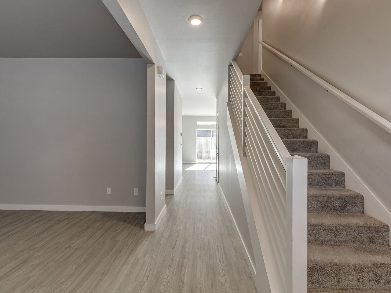 508 NW 176th Ter - Photo 5 of 33