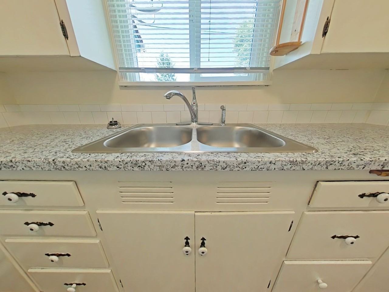 1098 14th Avenue Southwest - Photo 4 of 11