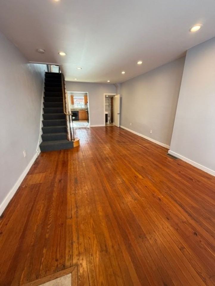 1124 Daly St - Photo 2 of 34