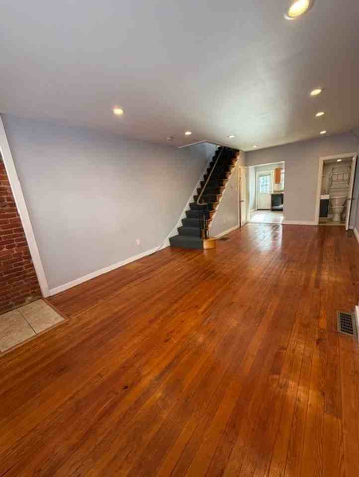 1124 Daly St - Photo 3 of 34