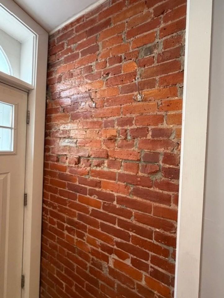 1124 Daly St - Photo 6 of 34