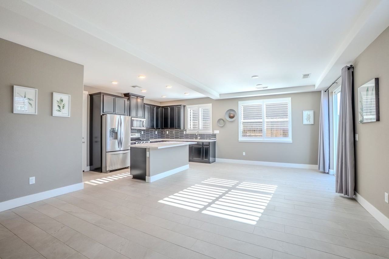 7715 Enclave Key Court - Photo 5 of 17