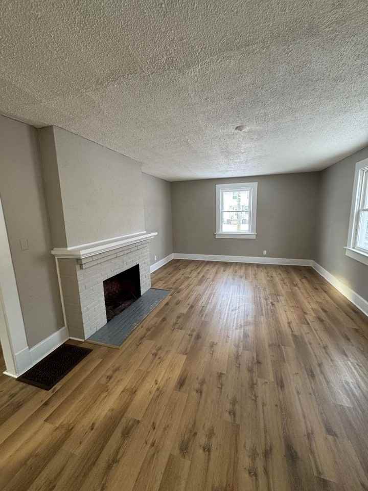 649 West Creighton Avenue - Photo 3 of 11