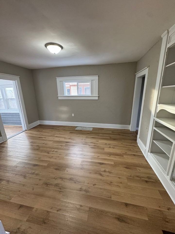 649 West Creighton Avenue - Photo 4 of 11