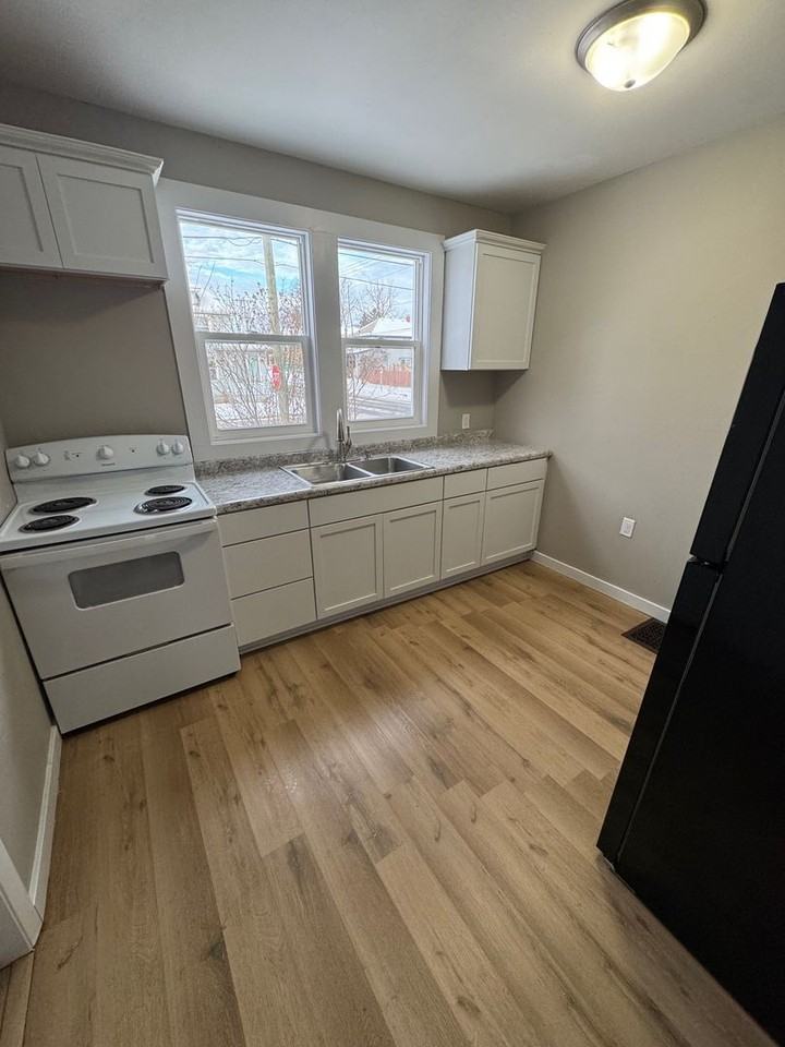 649 West Creighton Avenue - Photo 5 of 11