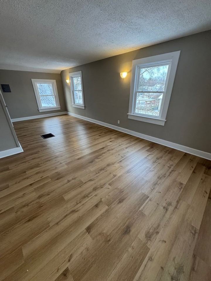 649 West Creighton Avenue - Photo 6 of 11