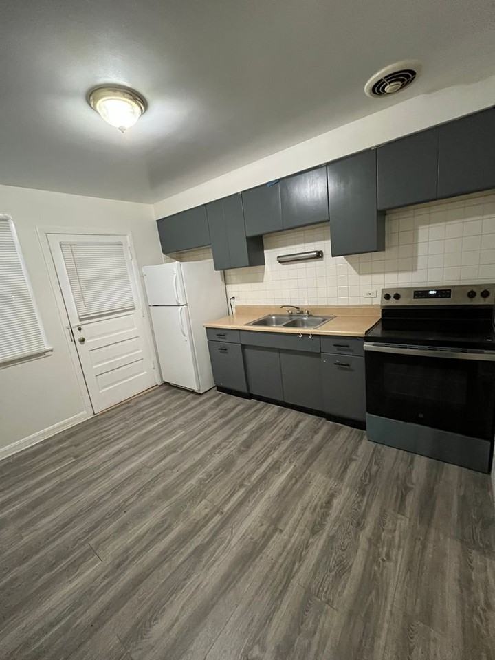 Dobson - Photo 4 of 6