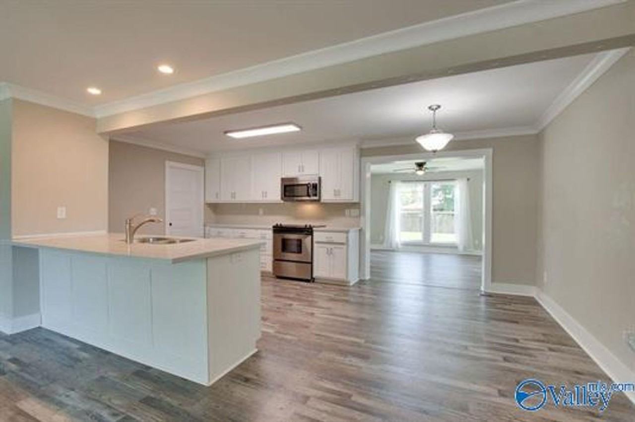 213 Drake Avenue Southwest - Photo 5 of 16