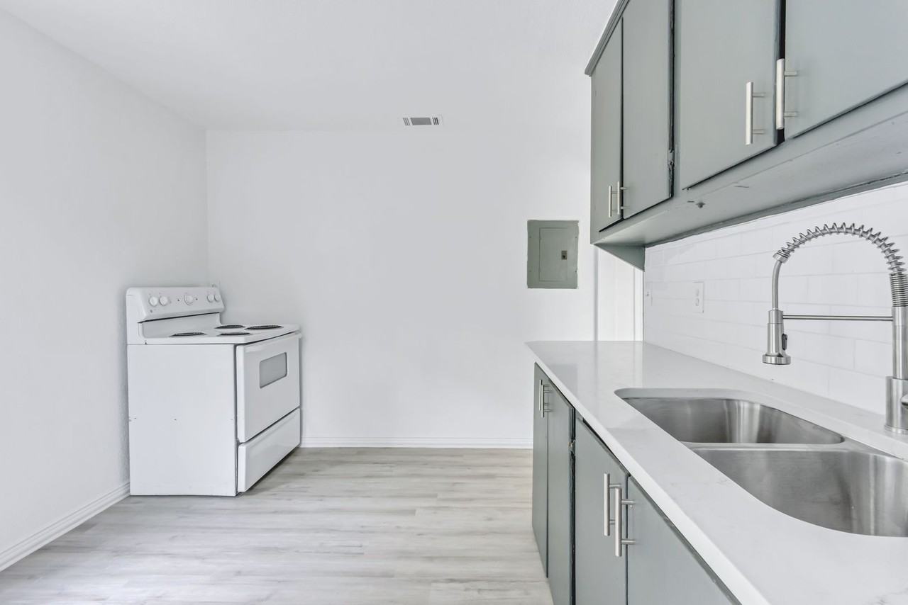 1723 Oak Knoll Drive #4 - Photo 6 of 19