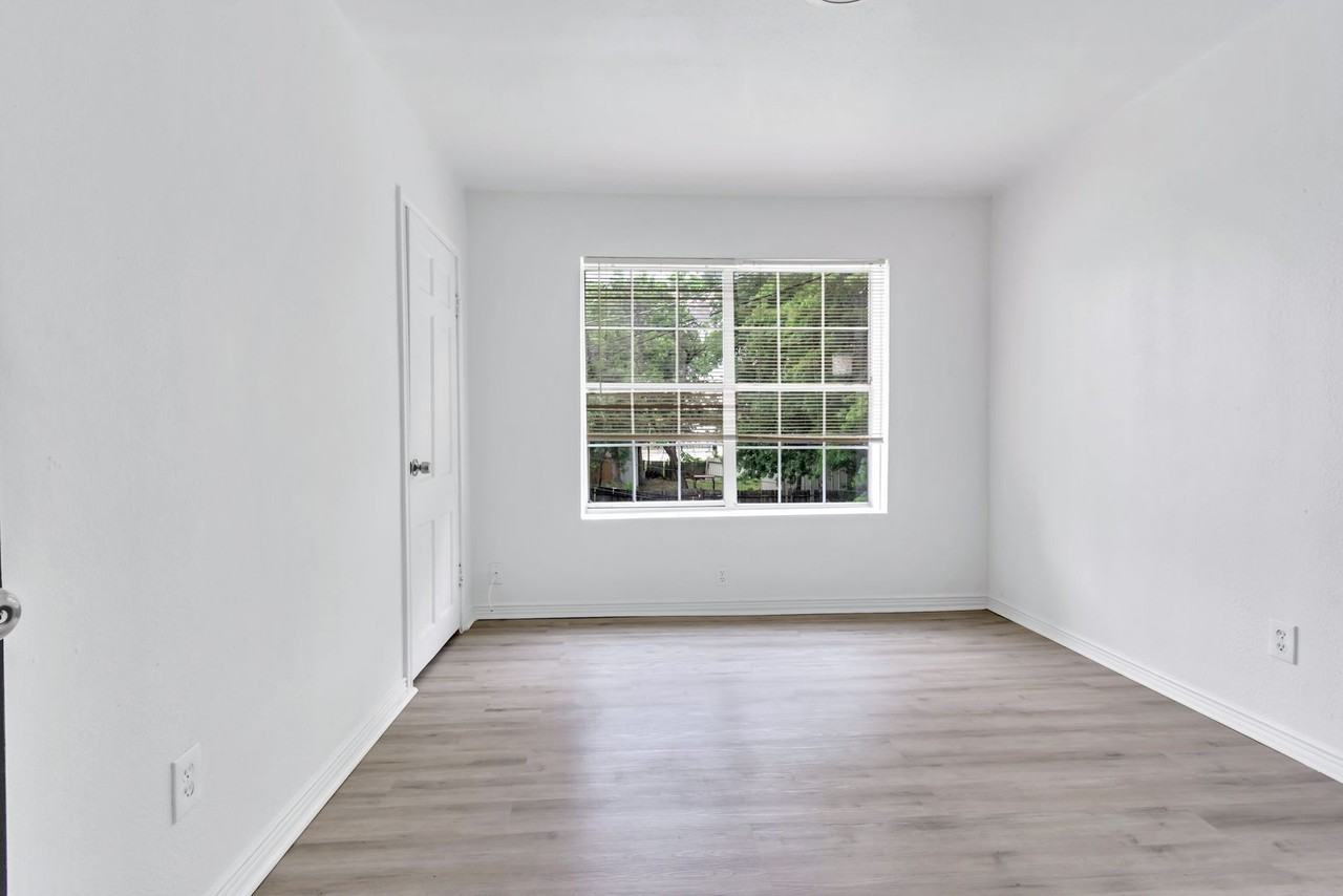 1723 Oak Knoll Drive #4 - Photo 7 of 19