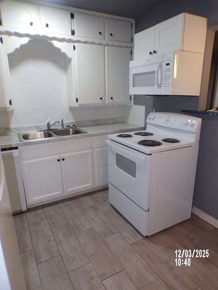 206 Southwest 24th Street - Photo 2 of 22