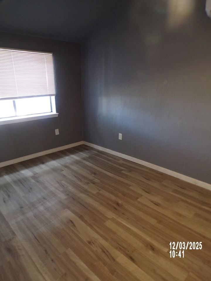 206 Southwest 24th Street - Photo 5 of 22