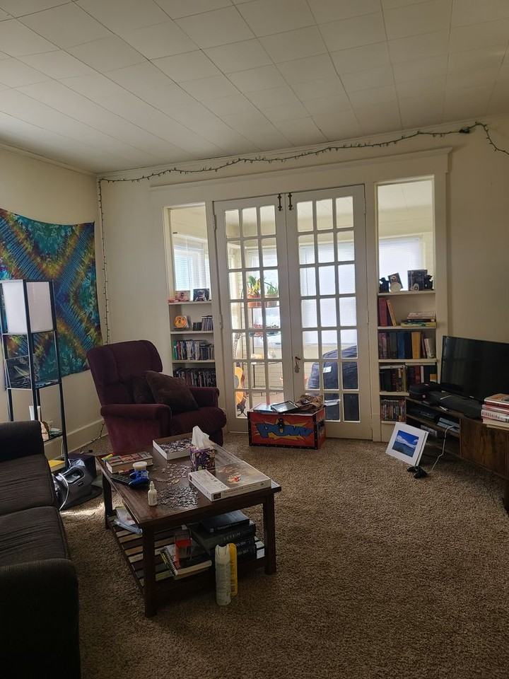 810 North Coler Avenue - Photo 5 of 9