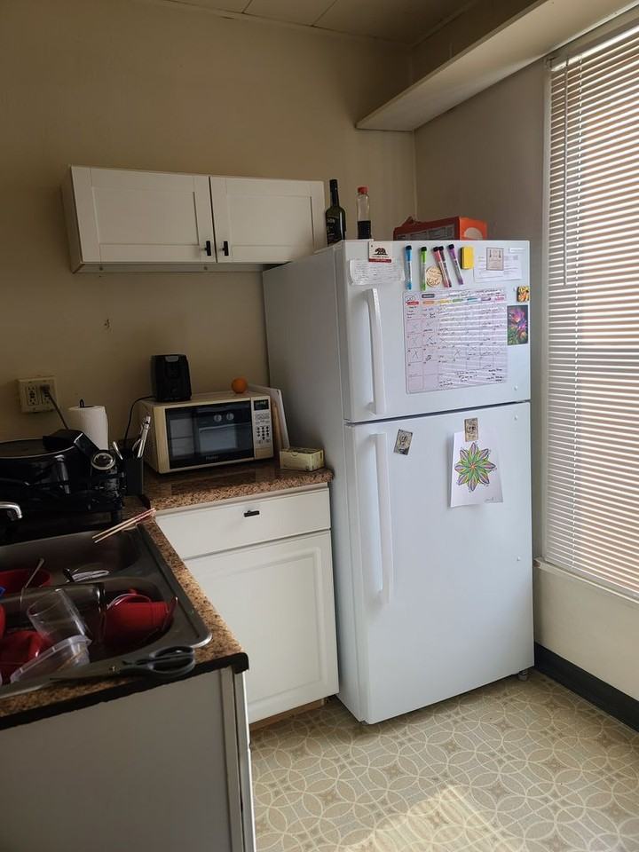 810 North Coler Avenue - Photo 7 of 9