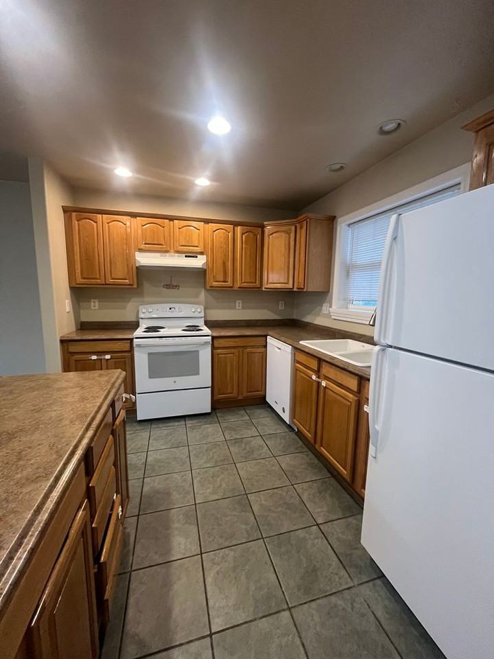 496 Wilkes Drive - Photo 2 of 30