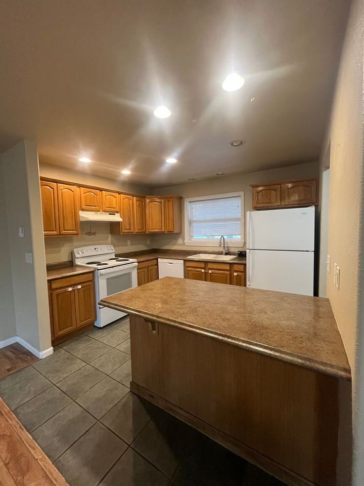 496 Wilkes Drive - Photo 3 of 30