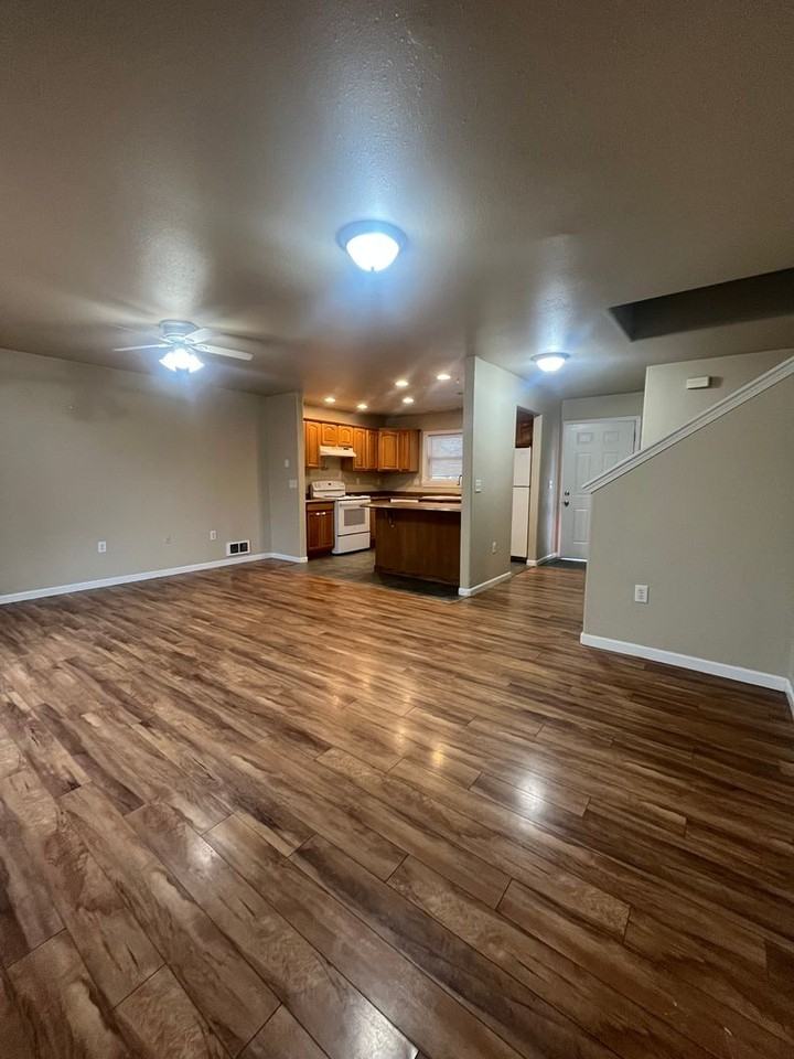 496 Wilkes Drive - Photo 4 of 30