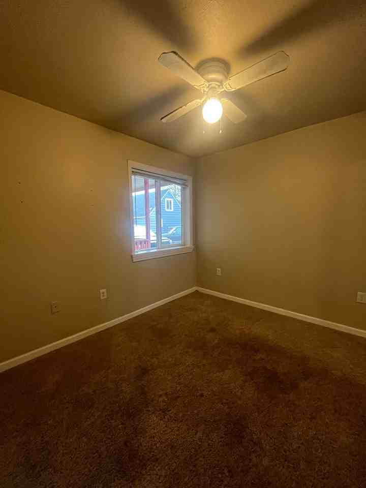 496 Wilkes Drive - Photo 7 of 30