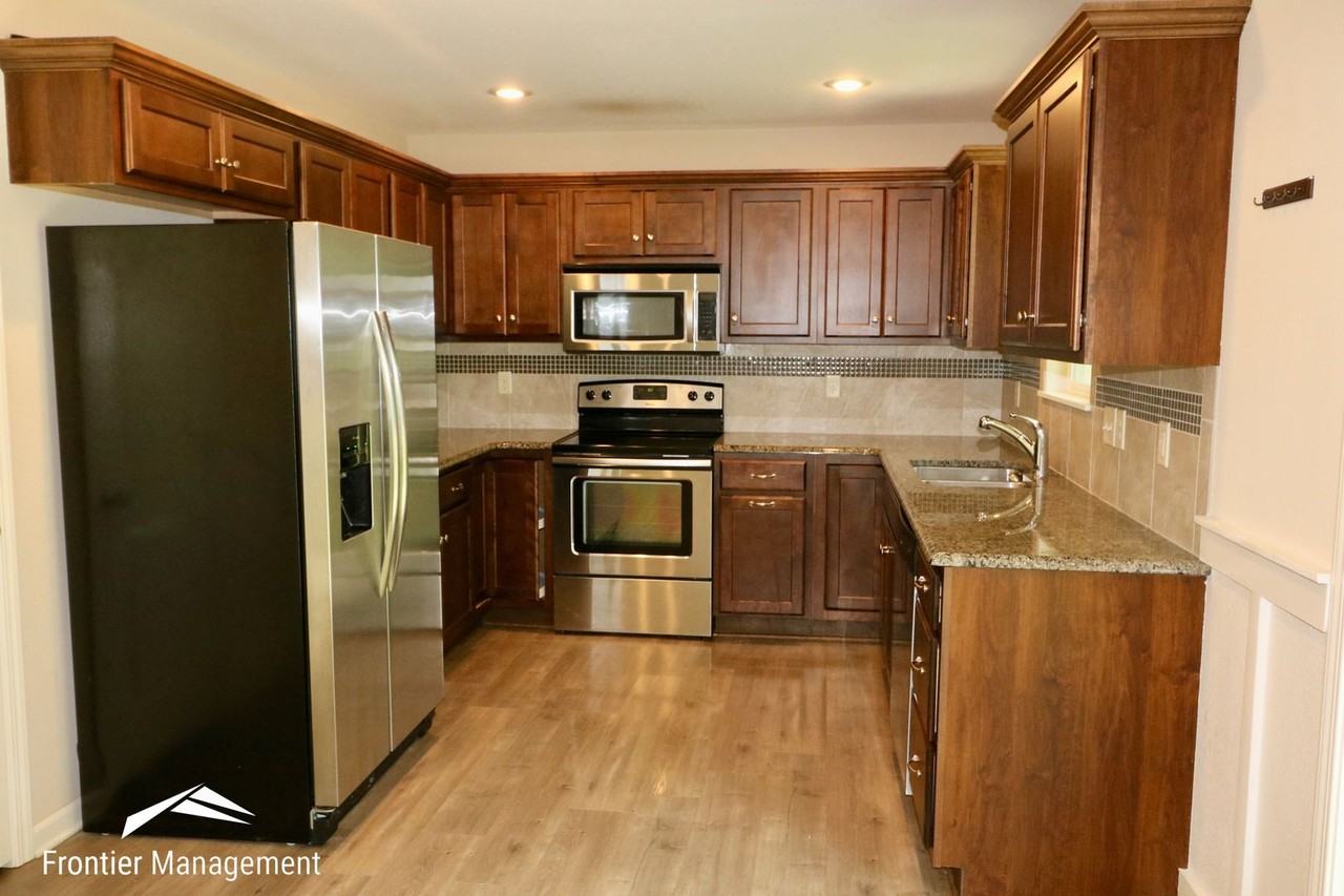 4725 Plumthicket Drive - Photo 3 of 9