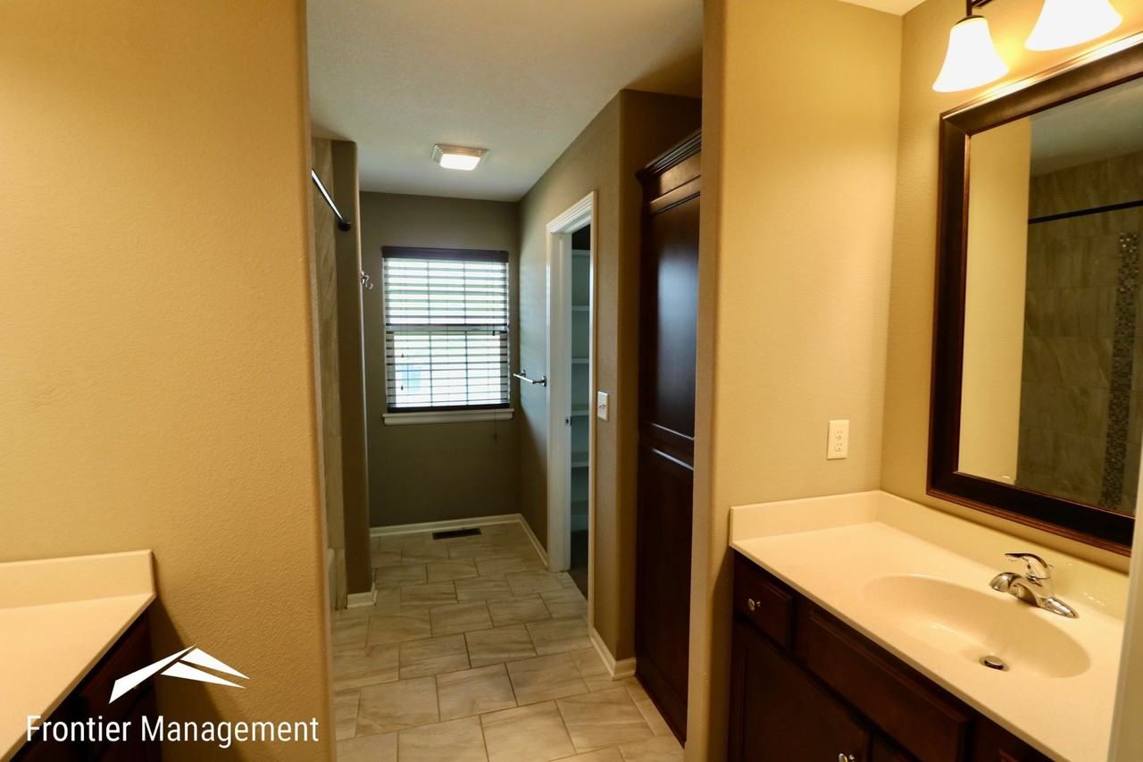 4725 Plumthicket Drive - Photo 5 of 9