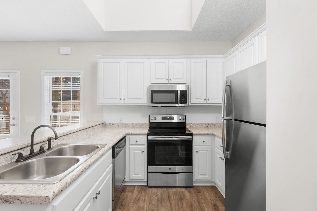 27 West Grady Street - Photo 4 of 12