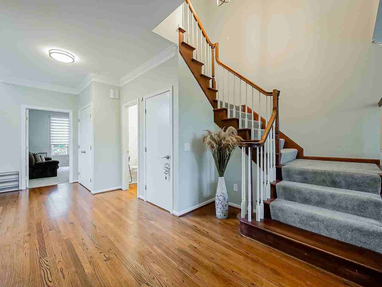 611 Windsor Run - Photo 5 of 46