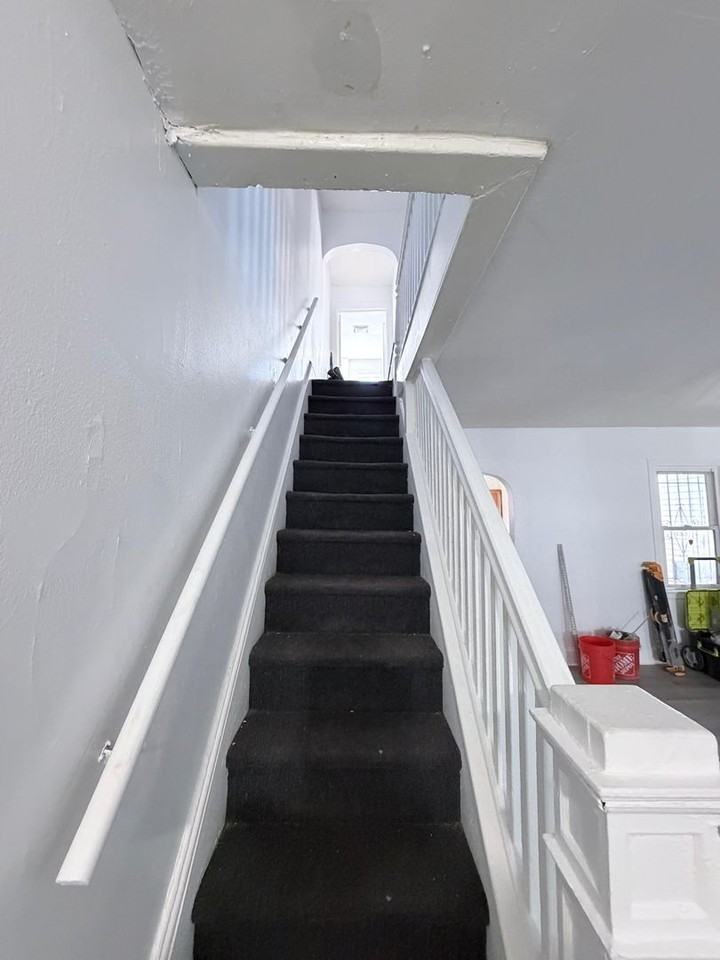 415 Hudson Street - Photo 5 of 10