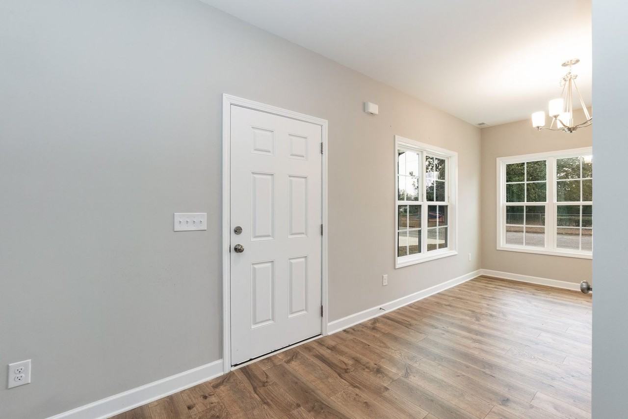 705 East Spruce Street - Photo 7 of 22