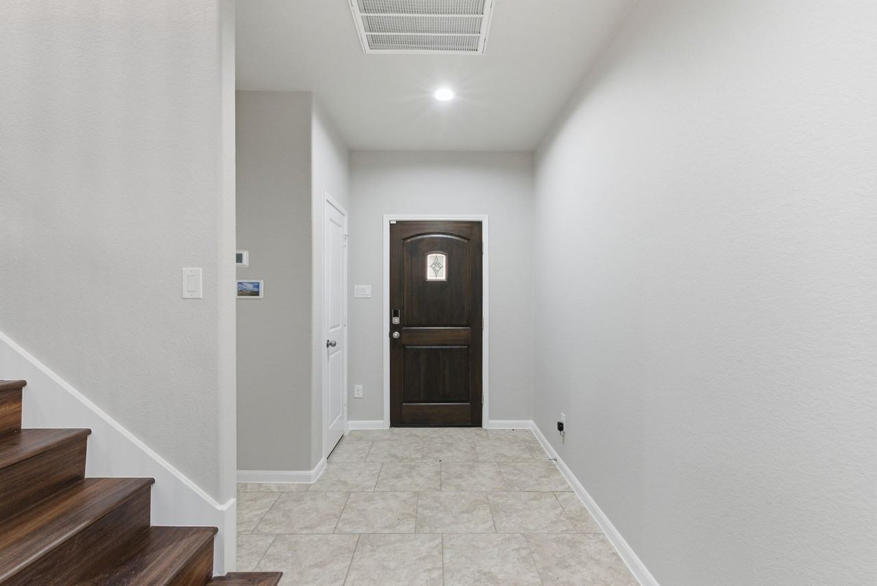 1611 North City Oaks - Photo 4 of 38