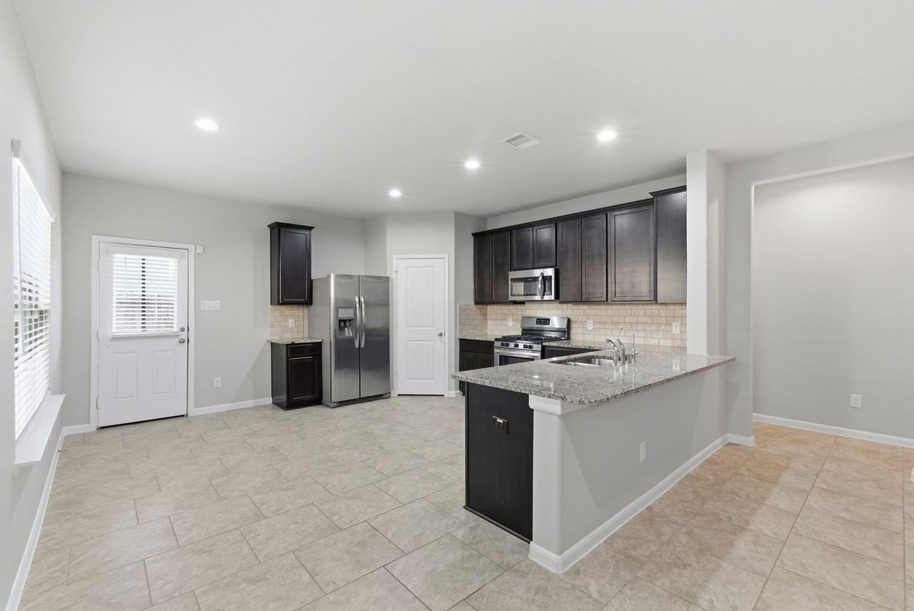 1611 North City Oaks - Photo 7 of 38