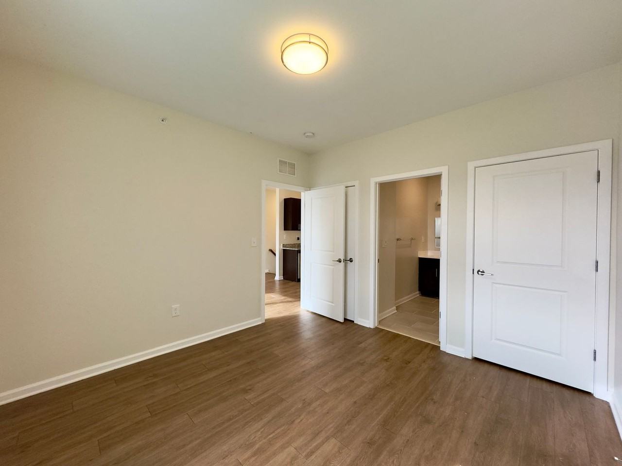 4909 Hamilton Ave - Photo 7 of 33