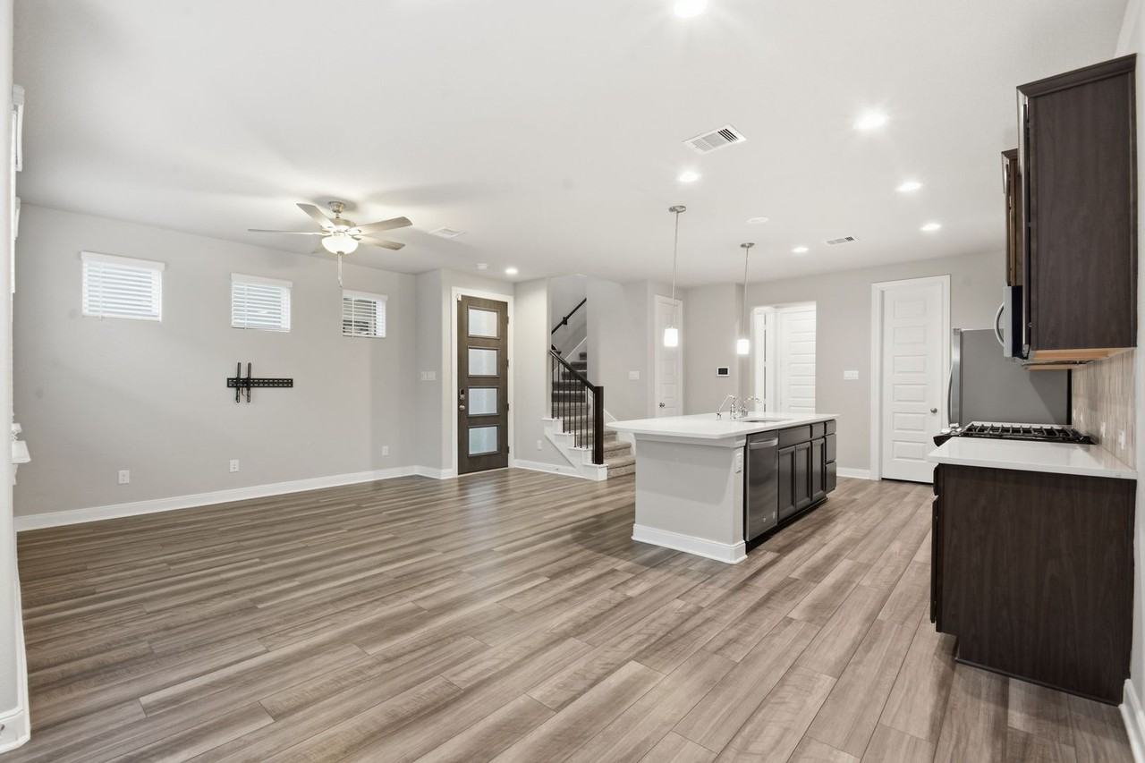 4106 Split Ivy Dr - Photo 5 of 39