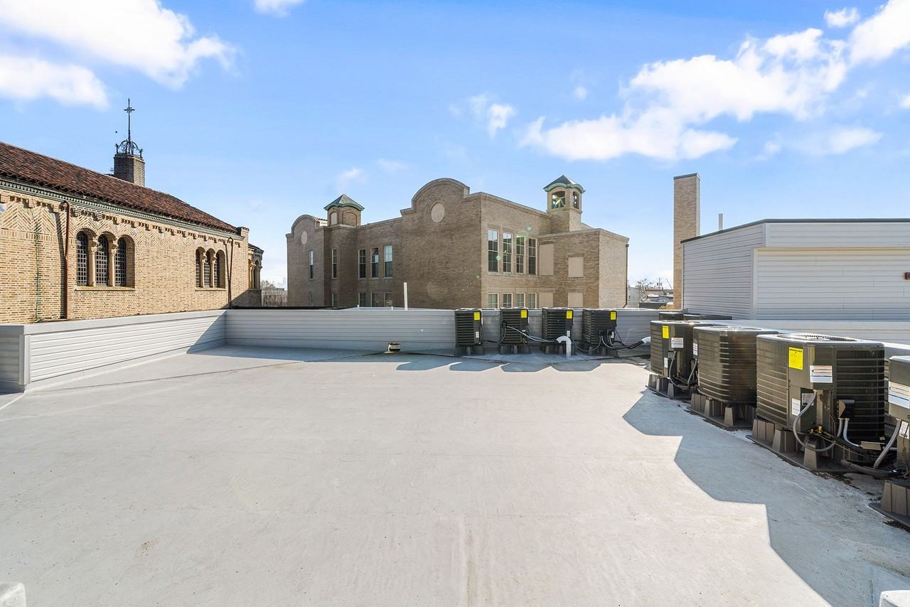 Gorgeous New Diamond St Construction Boasting Luxury Finishes - Photo 3 of 42