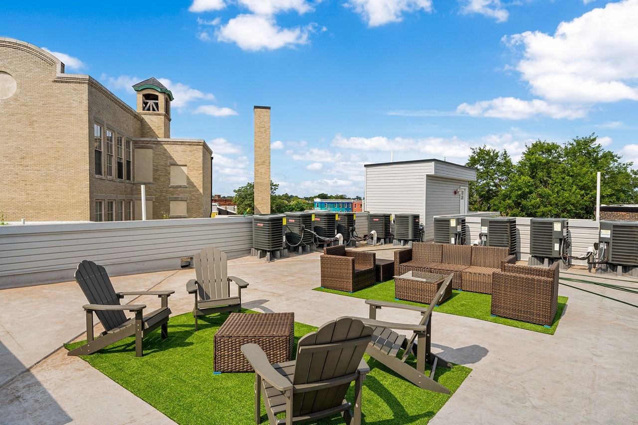 Gorgeous New Diamond St Construction Boasting Luxury Finishes - Photo 4 of 42