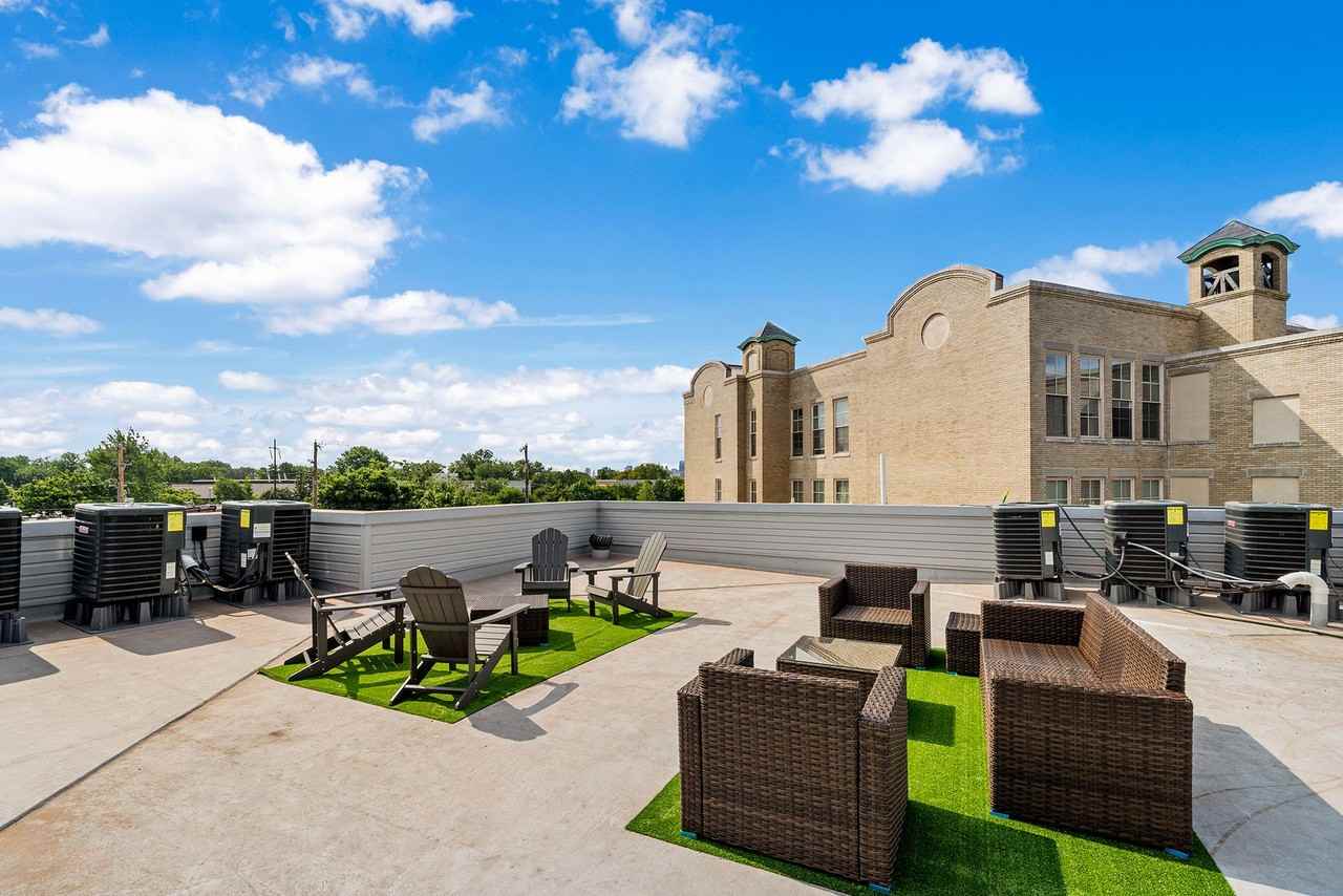 Gorgeous New Diamond St Construction Boasting Luxury Finishes - Photo 7 of 42