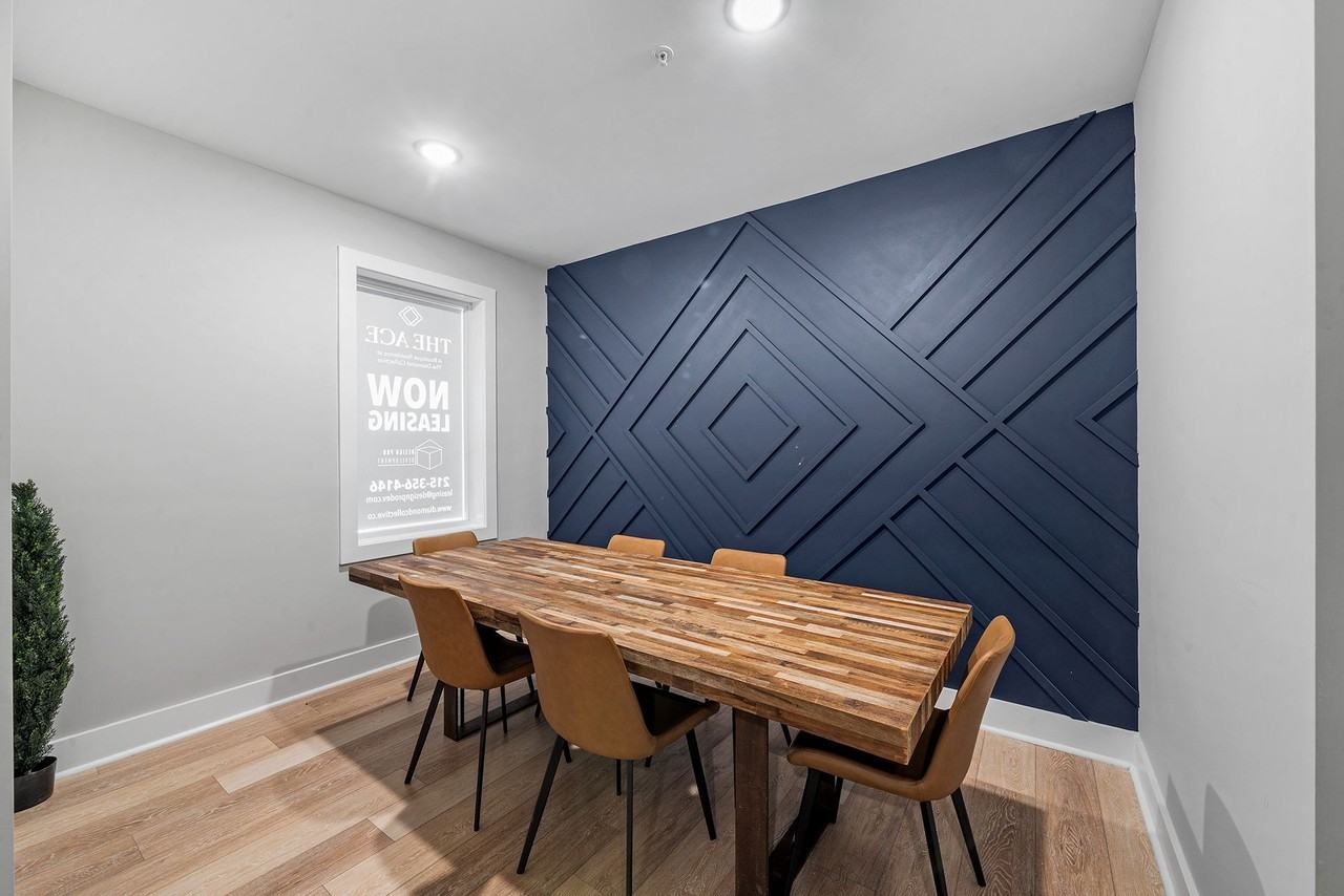 Gorgeous New Diamond St Construction Boasting Luxury Finishes - Photo 7 of 23