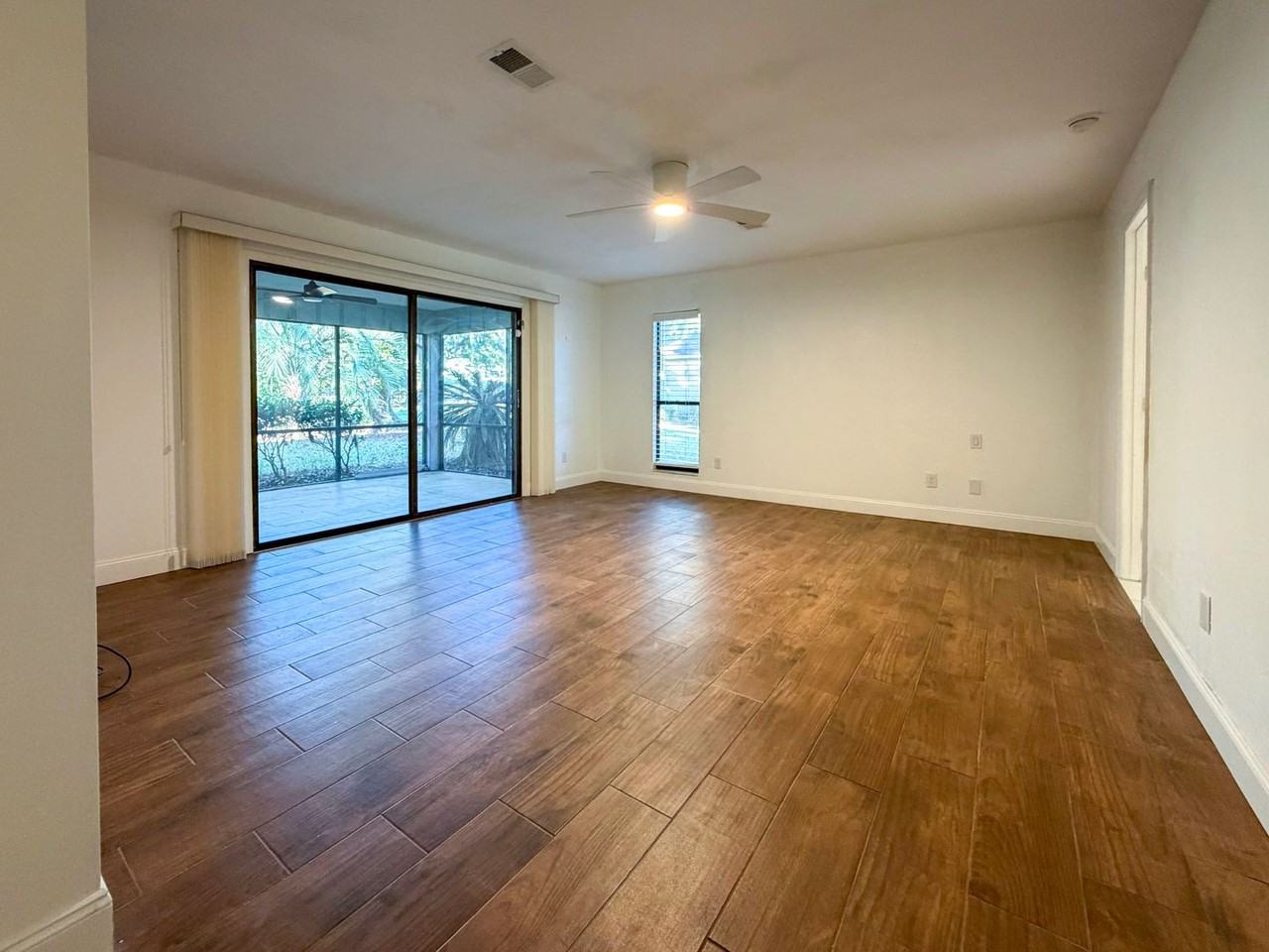 6242 Northwest 105th Avenue - Photo 7 of 45