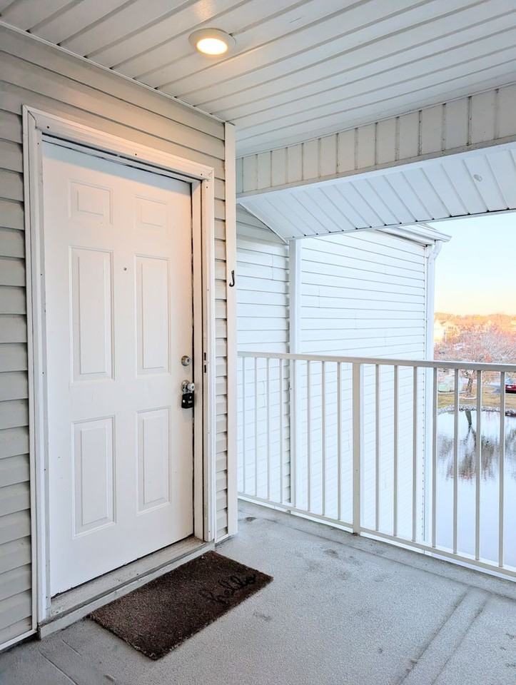 2273 Huntingdon Drive #J - Photo 3 of 25