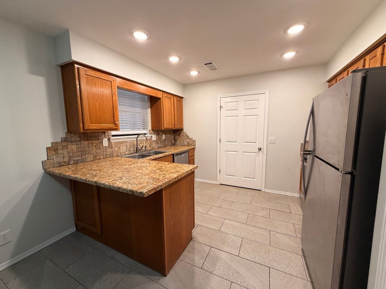 17 West 16th Place - Photo 5 of 14