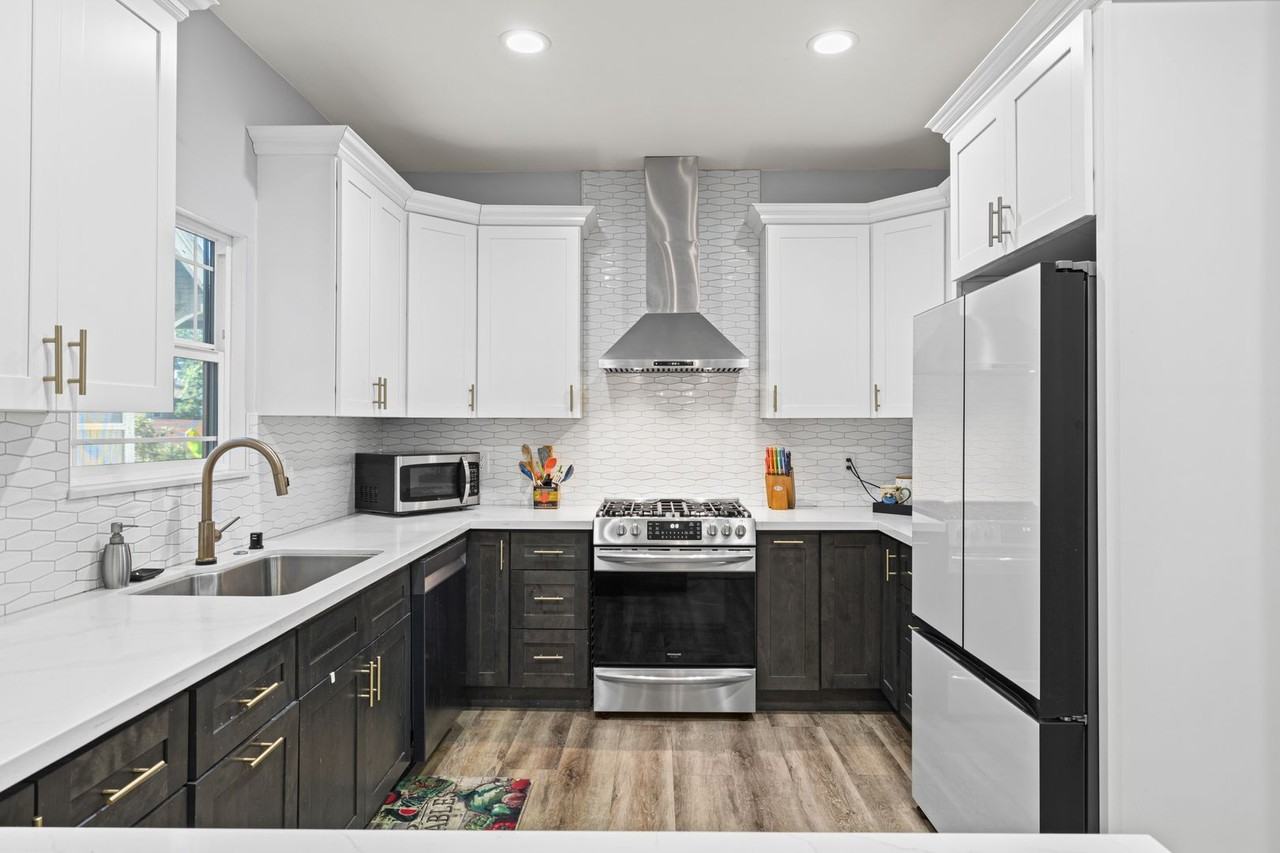 1608 V Street - Photo 2 of 10