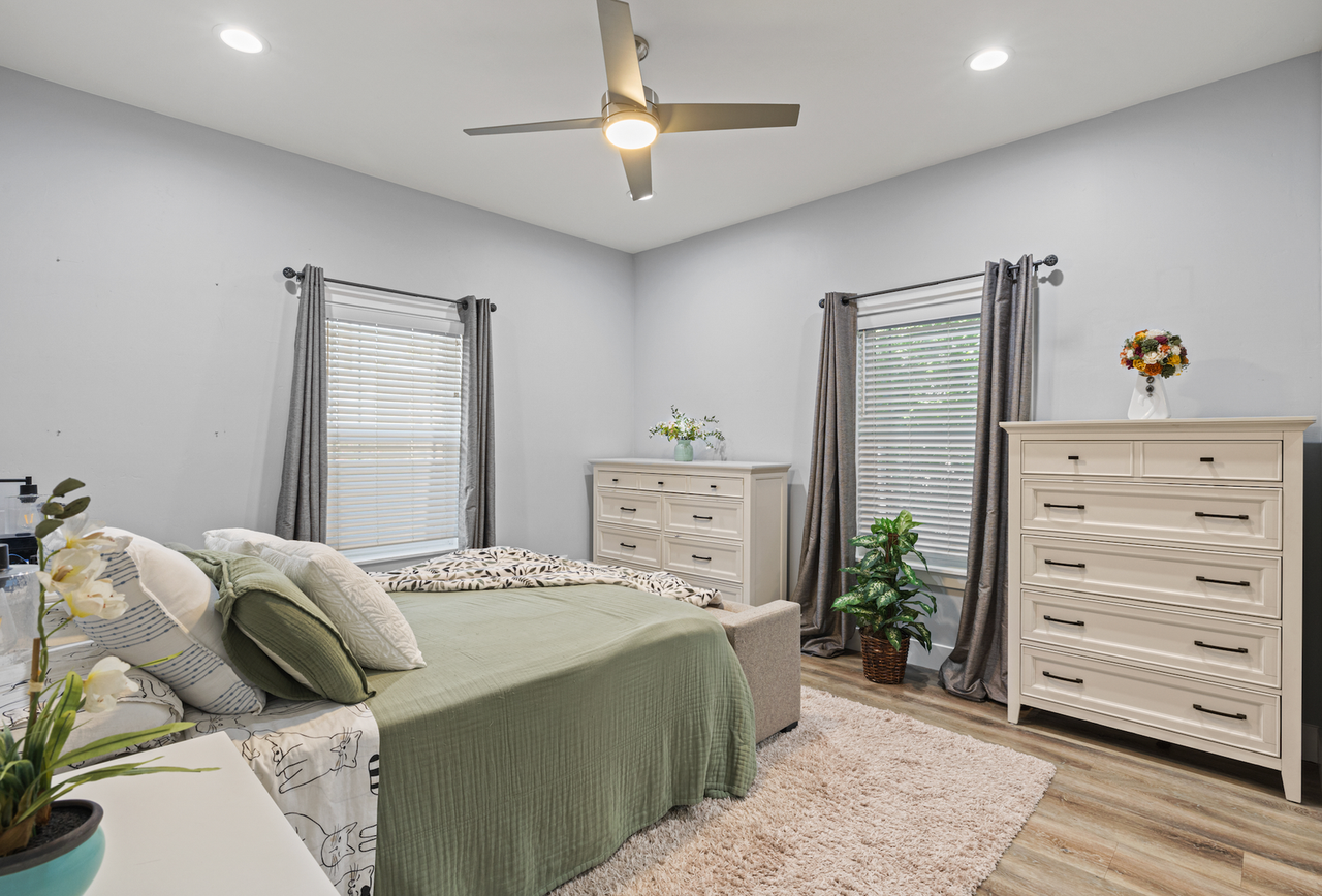 1608 V Street - Photo 4 of 10