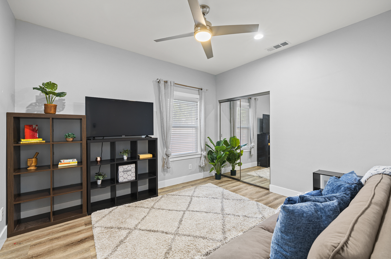 1608 V Street - Photo 6 of 10