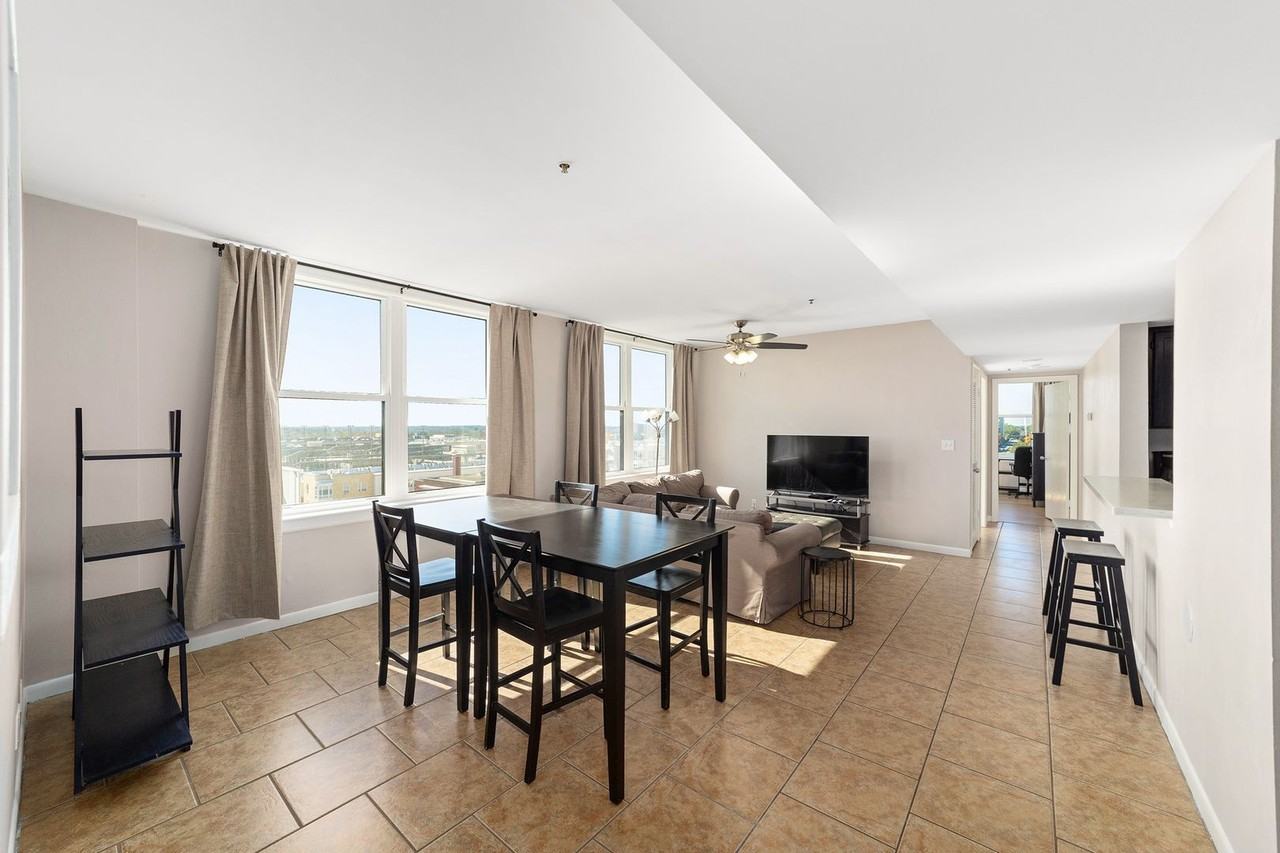 408 West University Avenue - Photo 3 of 29