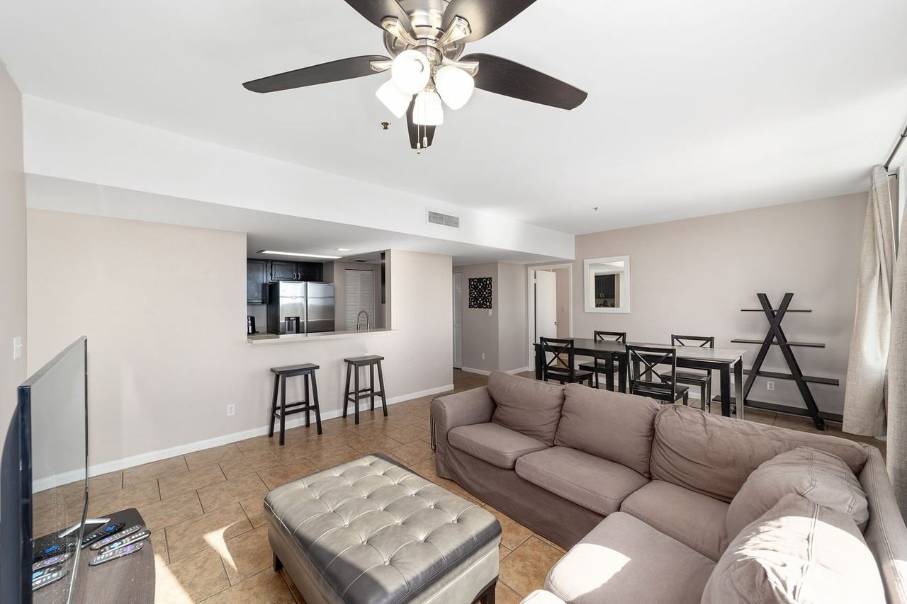 408 West University Avenue - Photo 4 of 29