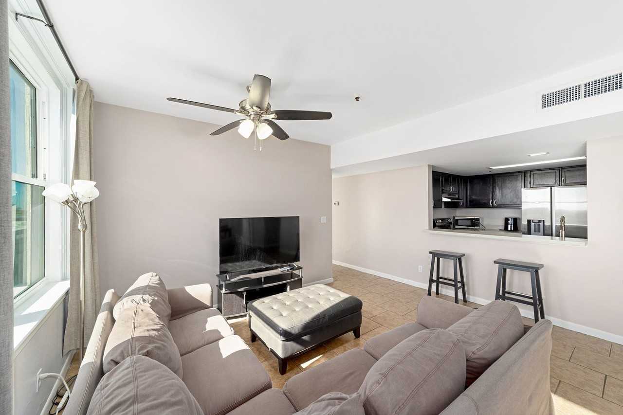 408 West University Avenue - Photo 5 of 29