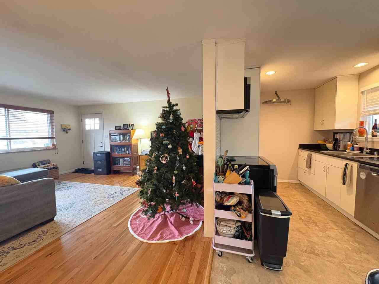 715 34th Street - Photo 7 of 21